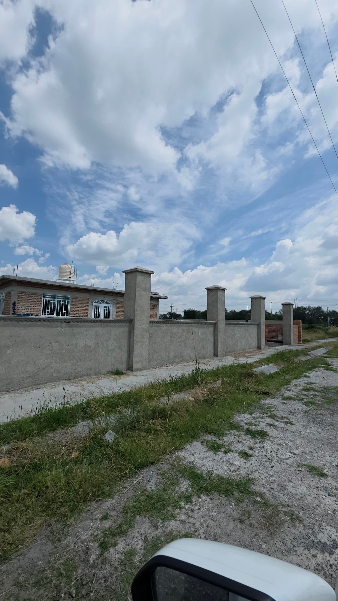 Barda perimetral y entorno de terrenos campestres en venta en Villas del Vergel Jesús del Monte León Gto