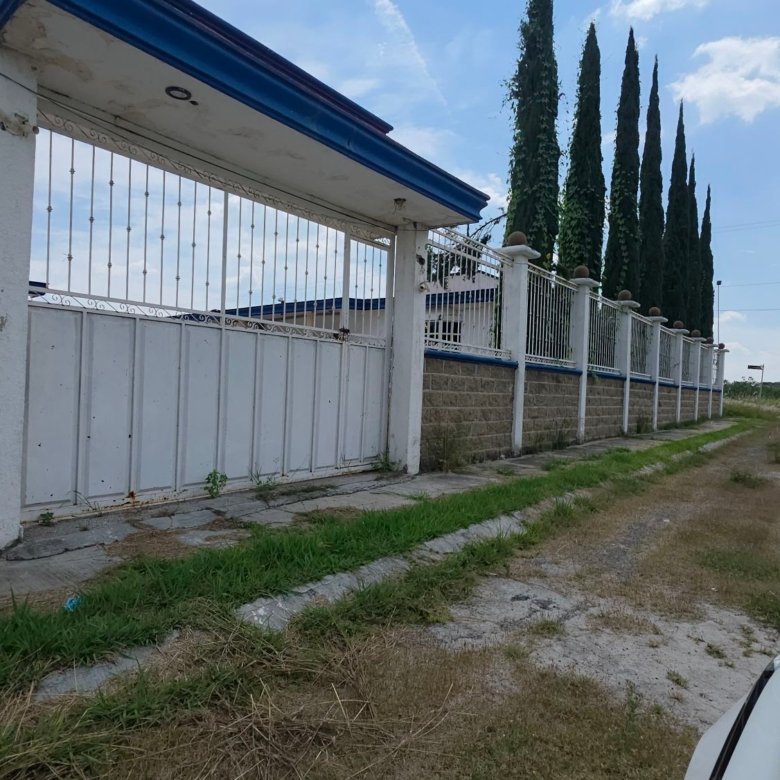 Fachada y acceso a terrenos campestres en venta en Villas del Vergel Jesús del Monte León Gto