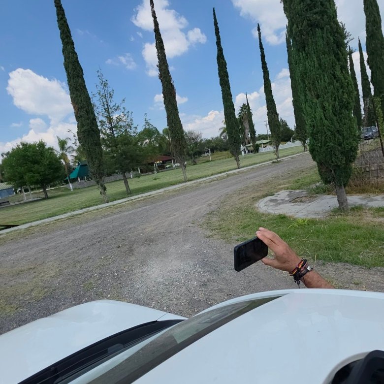 Paisaje y camino arbolado en terrenos campestres en venta en Villas del Vergel Jesús del Monte León Gto