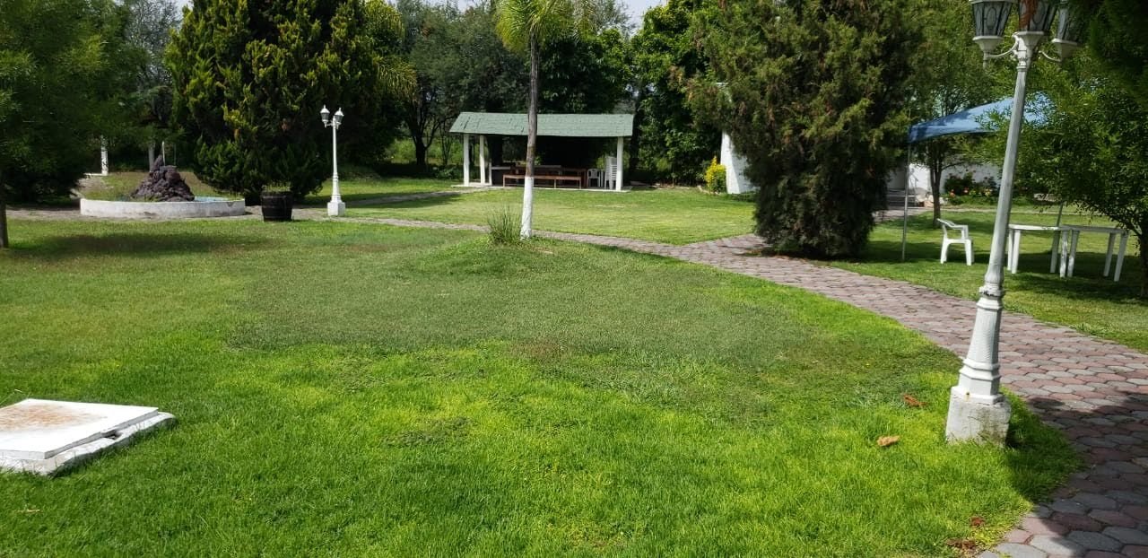 Senderos y áreas verdes de terrenos campestres en venta en Villas del Vergel Jesús del Monte León Gto