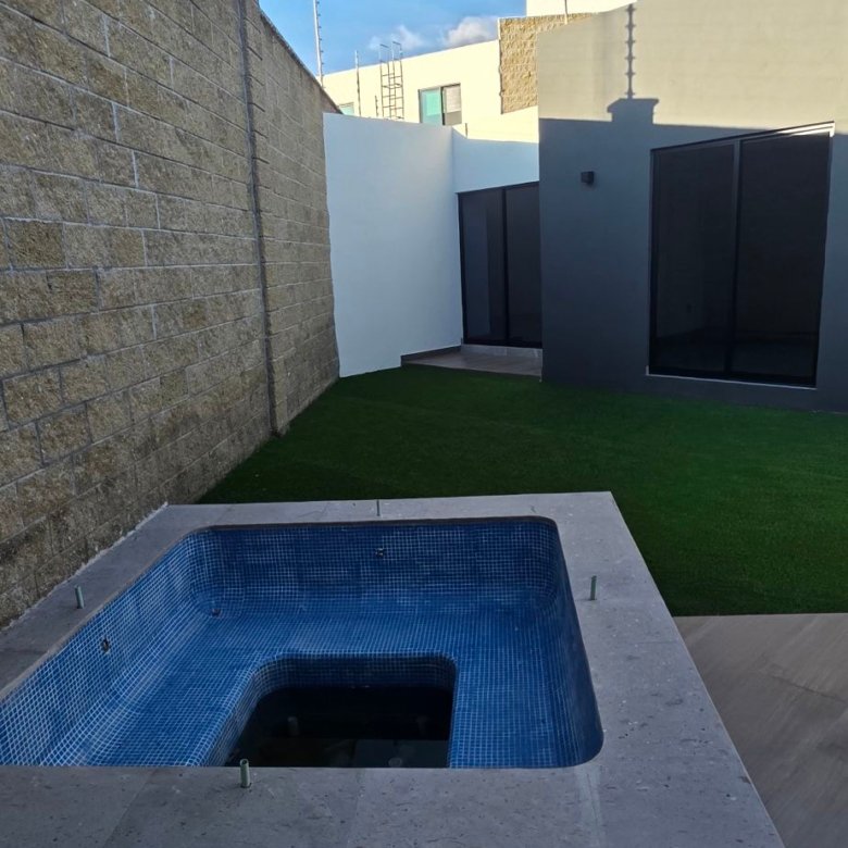 Jacuzzi y jardín en casa en venta El Mayorazgo La Gavia León Gto