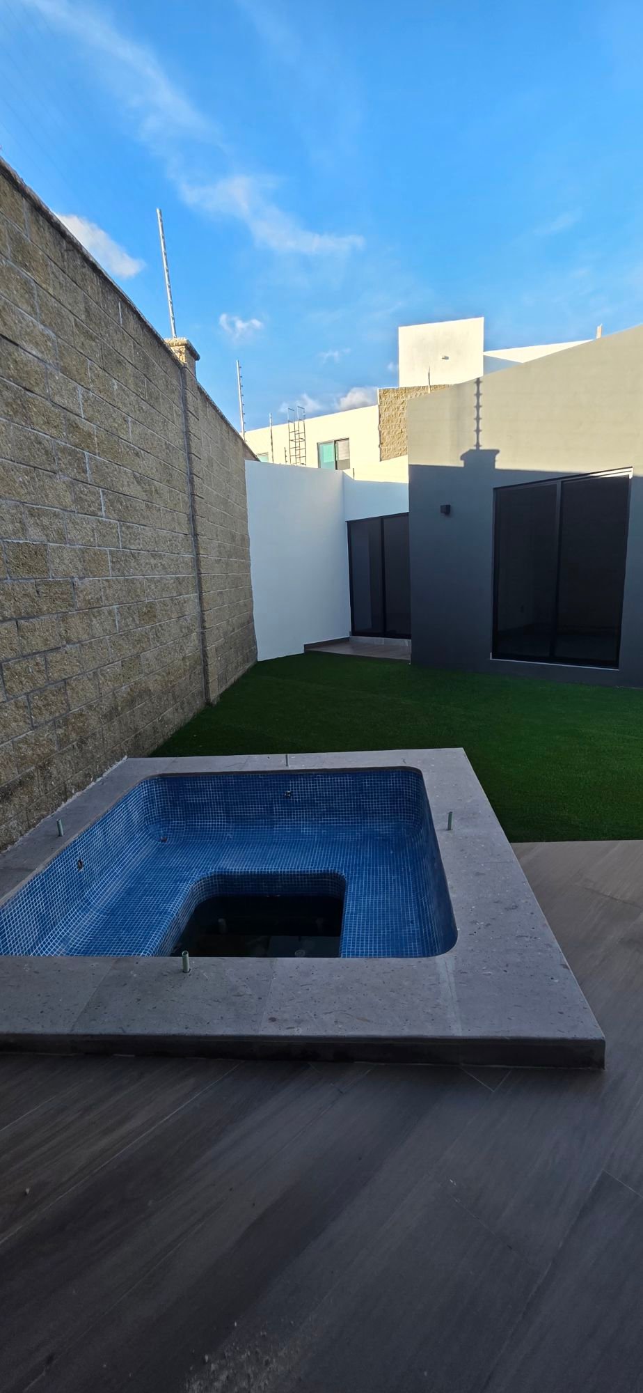 Jacuzzi y jardín en casa en venta El Mayorazgo La Gavia León Gto