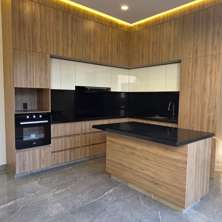 Cocina integral moderna con isla en casa en venta El Mayorazgo La Gavia León Gto
