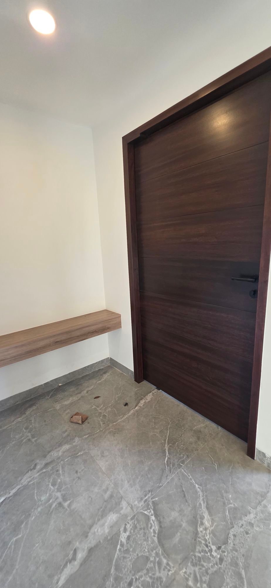 https://torresainmobiliaria.com/property/casa-en-venta-mayorazgo-la-gavia-leon-guanajuato/ analiza bien bien la liga que acabo de poner y dame lo que me pude la imagen que te subiere  con palabras clave que necesita para su localización por medio de fotos  sipuedes ponerme seccion solo para copiar 