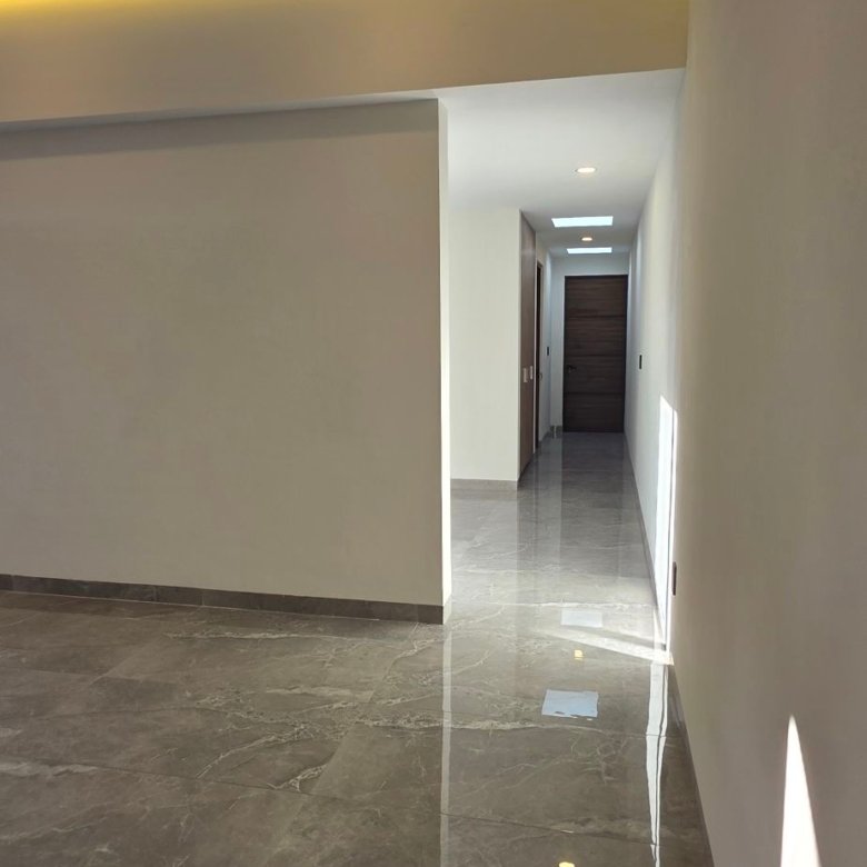 Vestíbulo y pasillo interior en casa en venta El Mayorazgo La Gavia León Gto