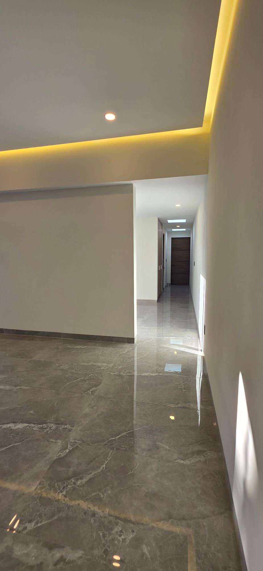 Vestíbulo y pasillo interior en casa en venta El Mayorazgo La Gavia León Gto