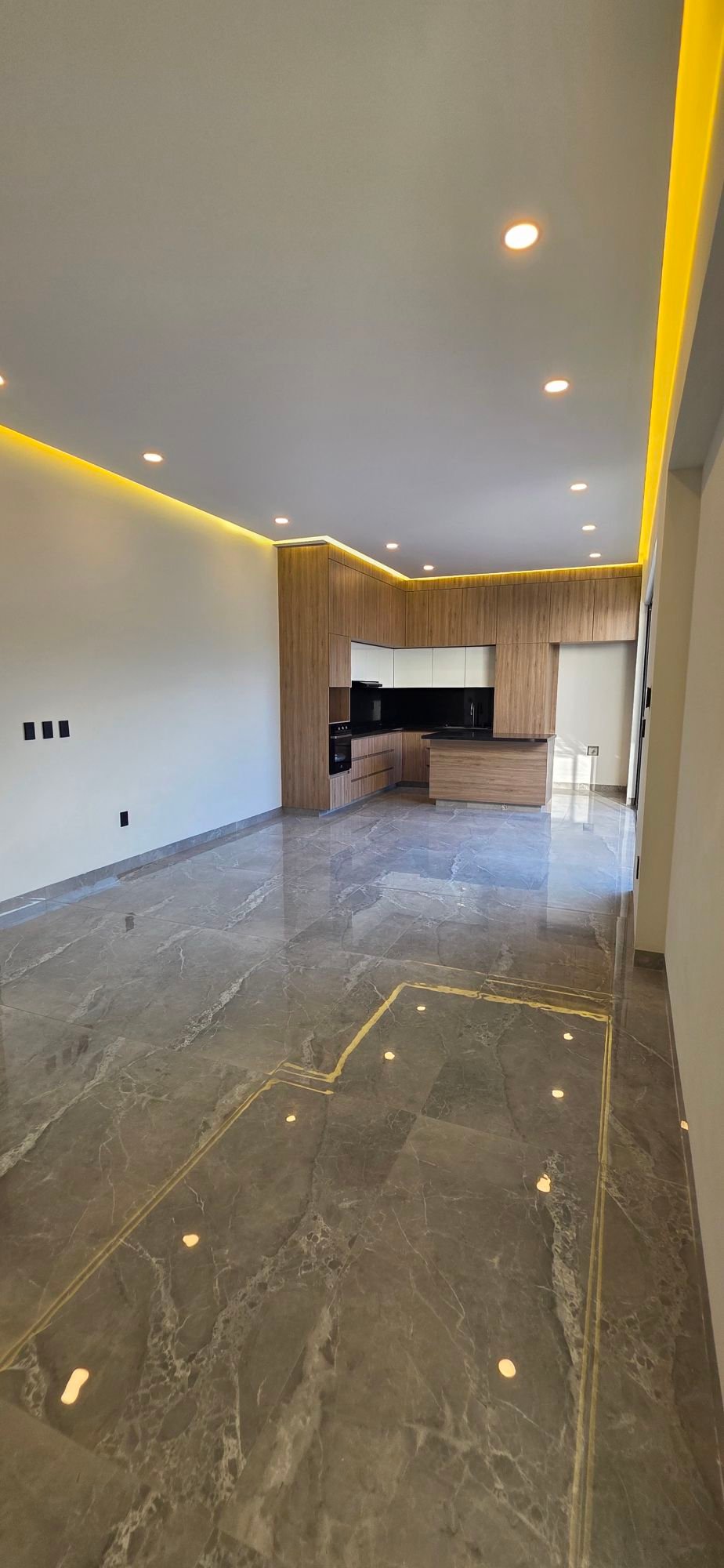 Sala y comedor con acabados de lujo en casa en venta El Mayorazgo La Gavia León Gto