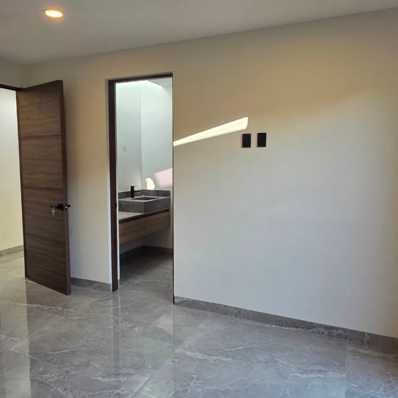 Recámara con baño interior en casa en venta El Mayorazgo La Gavia León Gto