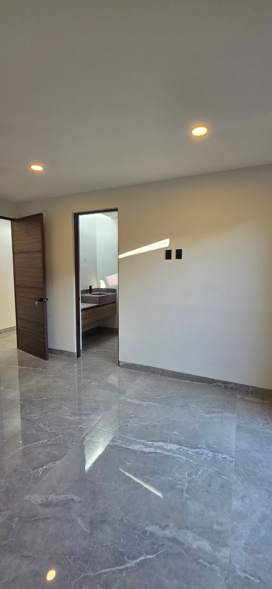 Recámara con baño interior en casa en venta El Mayorazgo La Gavia León Gto