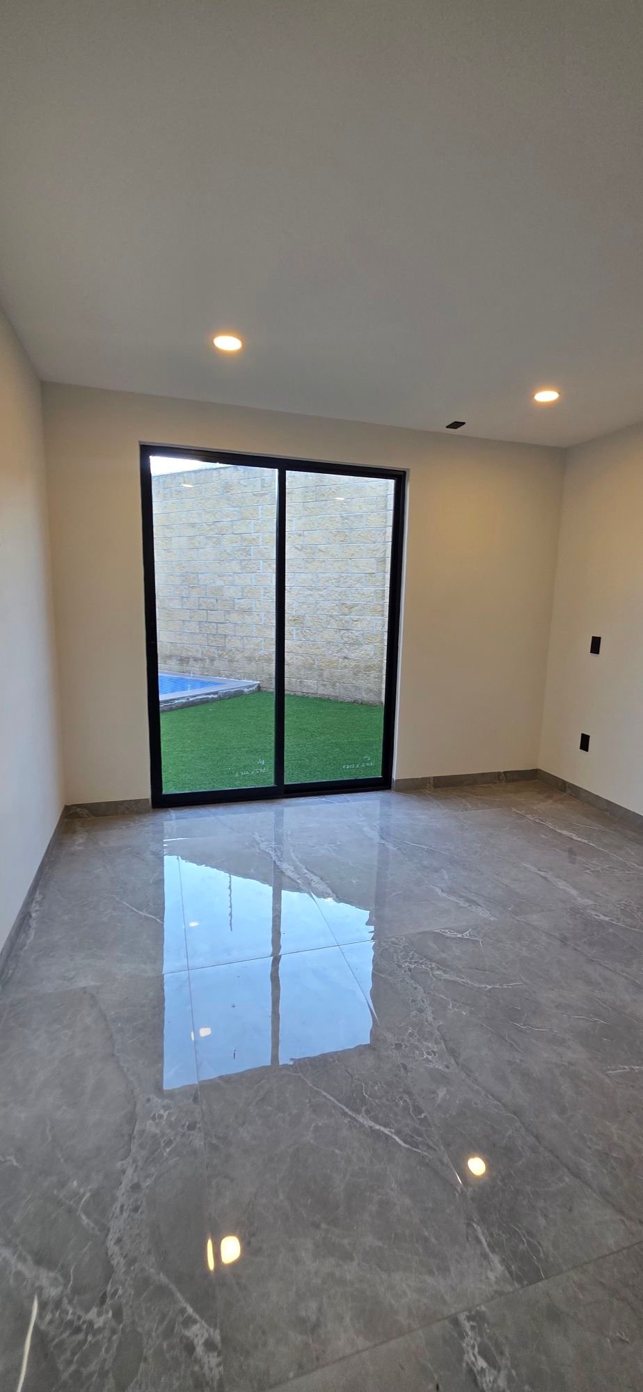 Estancia con vista al jardín en casa en venta El Mayorazgo La Gavia León Gto