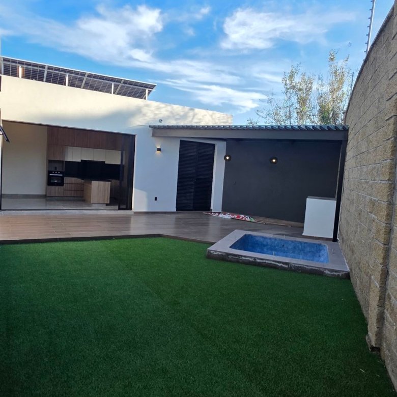 Jardín y terraza en casa en venta El Mayorazgo La Gavia León Gto