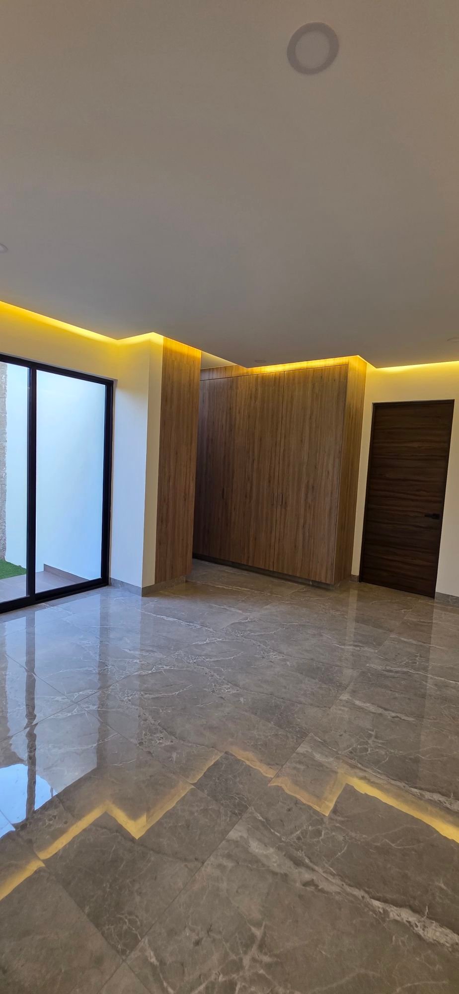 Planta baja y acabados modernos en casa en venta El Mayorazgo La Gavia León Gto