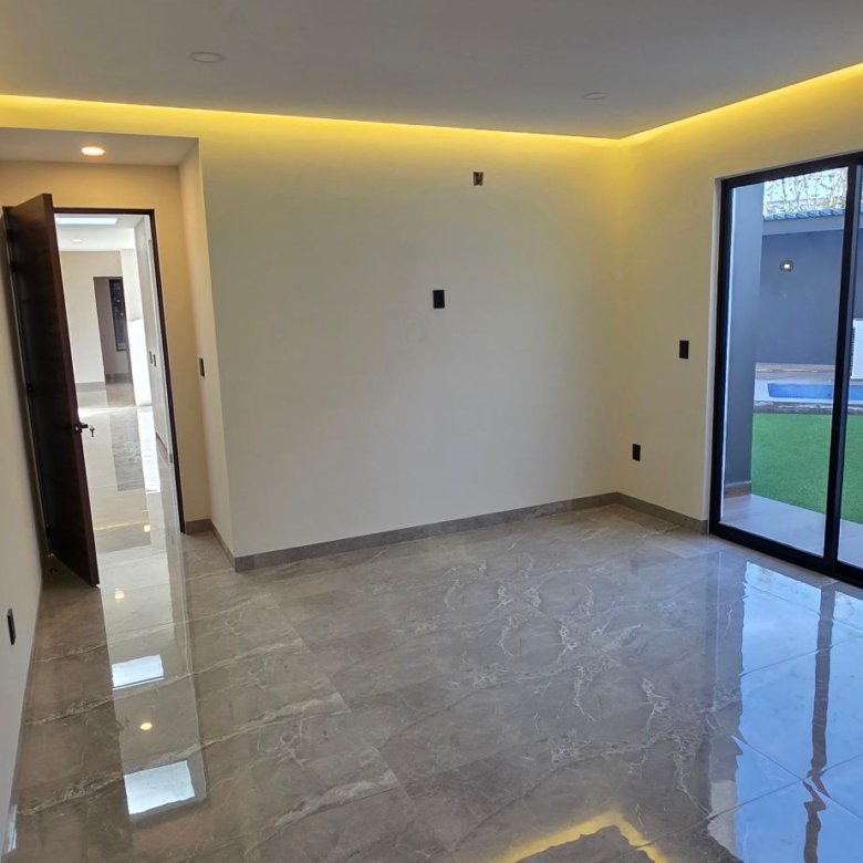 Sala y estancia interior con iluminación LED en casa en venta El Mayorazgo La Gavia León Gto