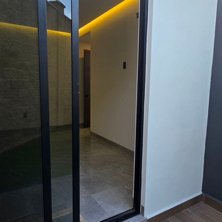 Acceso a terraza y jardín en casa en venta El Mayorazgo La Gavia León Gto