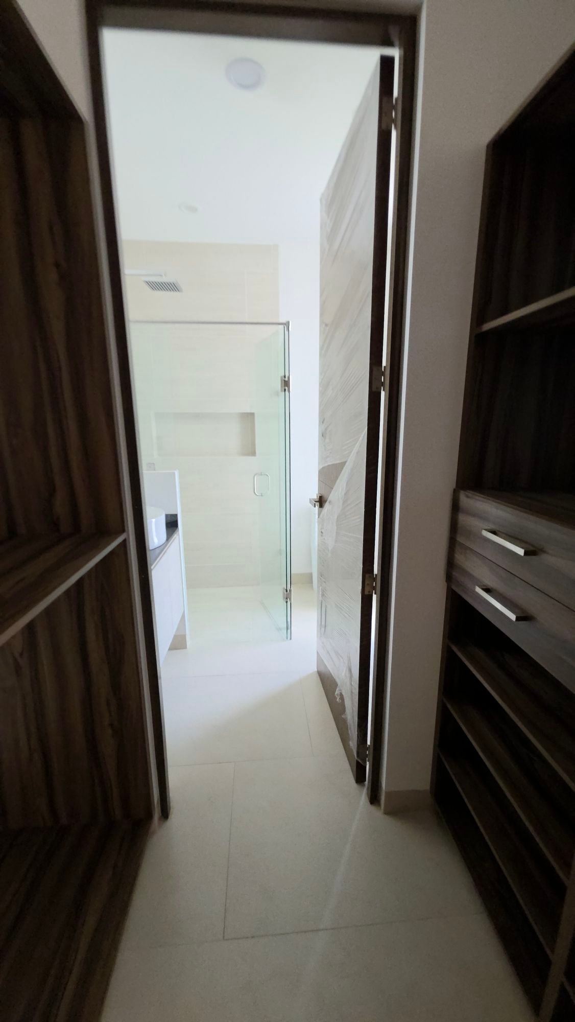 Vestidor y acceso a baño en casa en venta Mayorca Residencial León