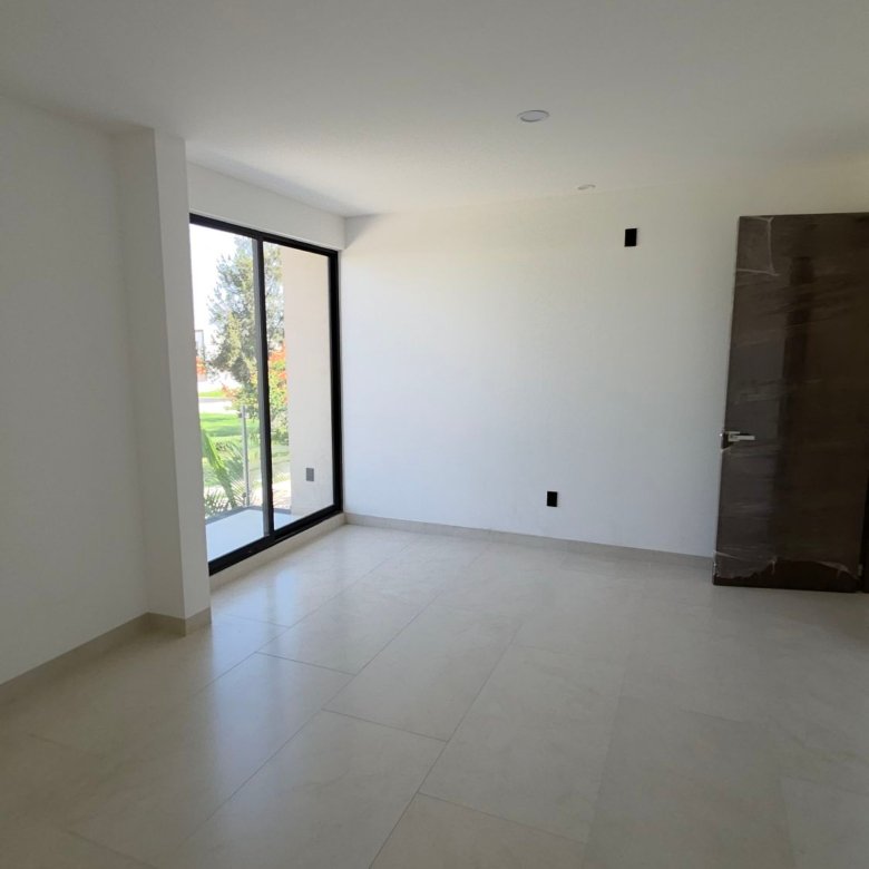Recámara principal iluminada en casa en venta Mayorca Residencial León