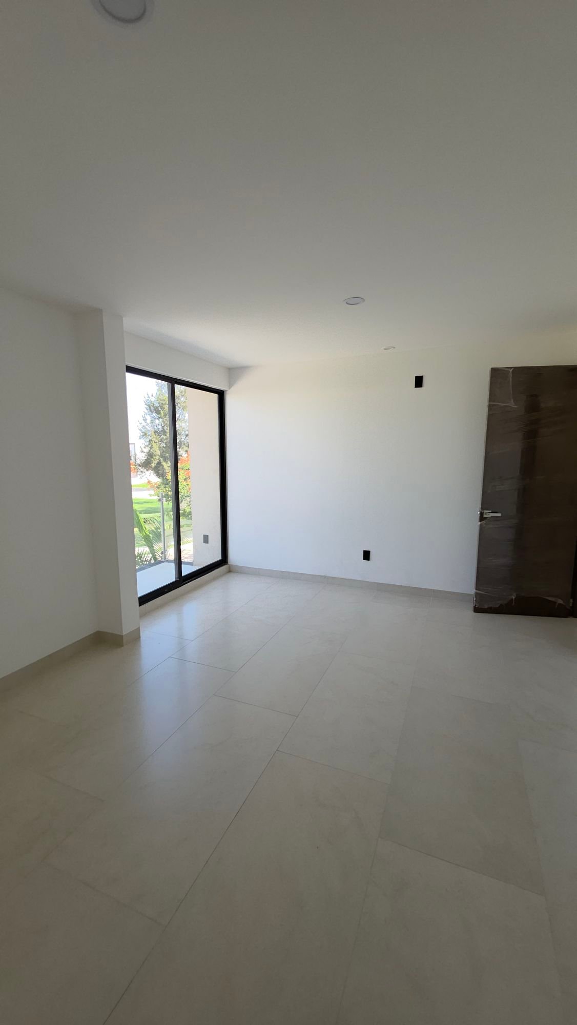 Recámara principal iluminada en casa en venta Mayorca Residencial León