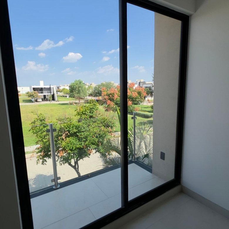 Ventanal con vista panorámica en casa en venta Mayorca Residencial León