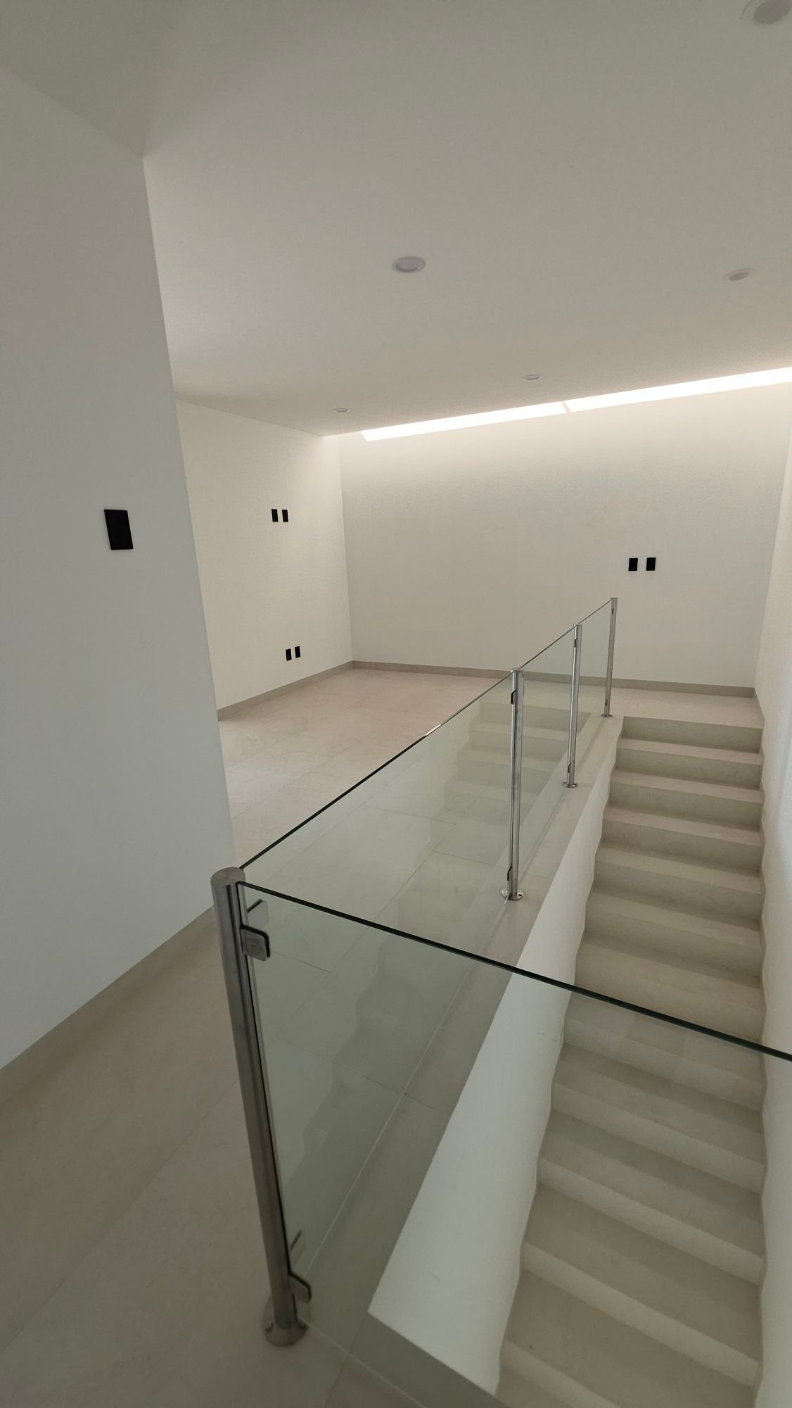 Vista de vestíbulo y escaleras en casa en venta Mayorca Residencial León