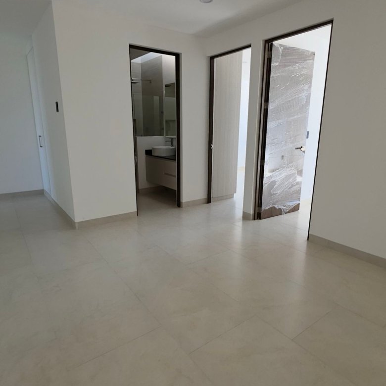 Distribuidor y accesos a recámaras en casa en venta Mayorca Residencial León