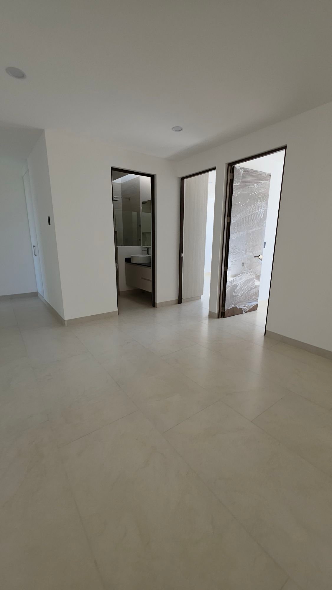 Distribuidor y accesos a recámaras en casa en venta Mayorca Residencial León