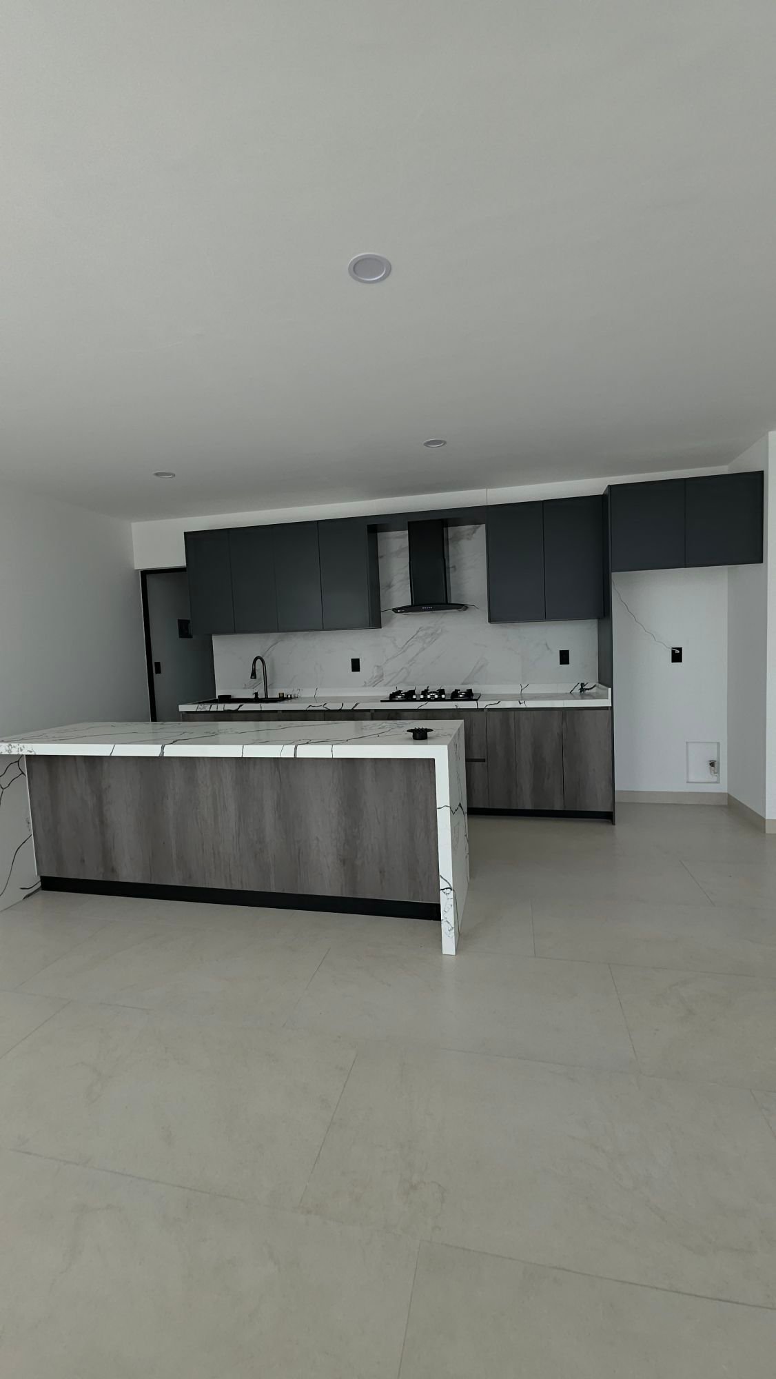 Diseño interior y cocina integral de casa en venta Mayorca Residencial León