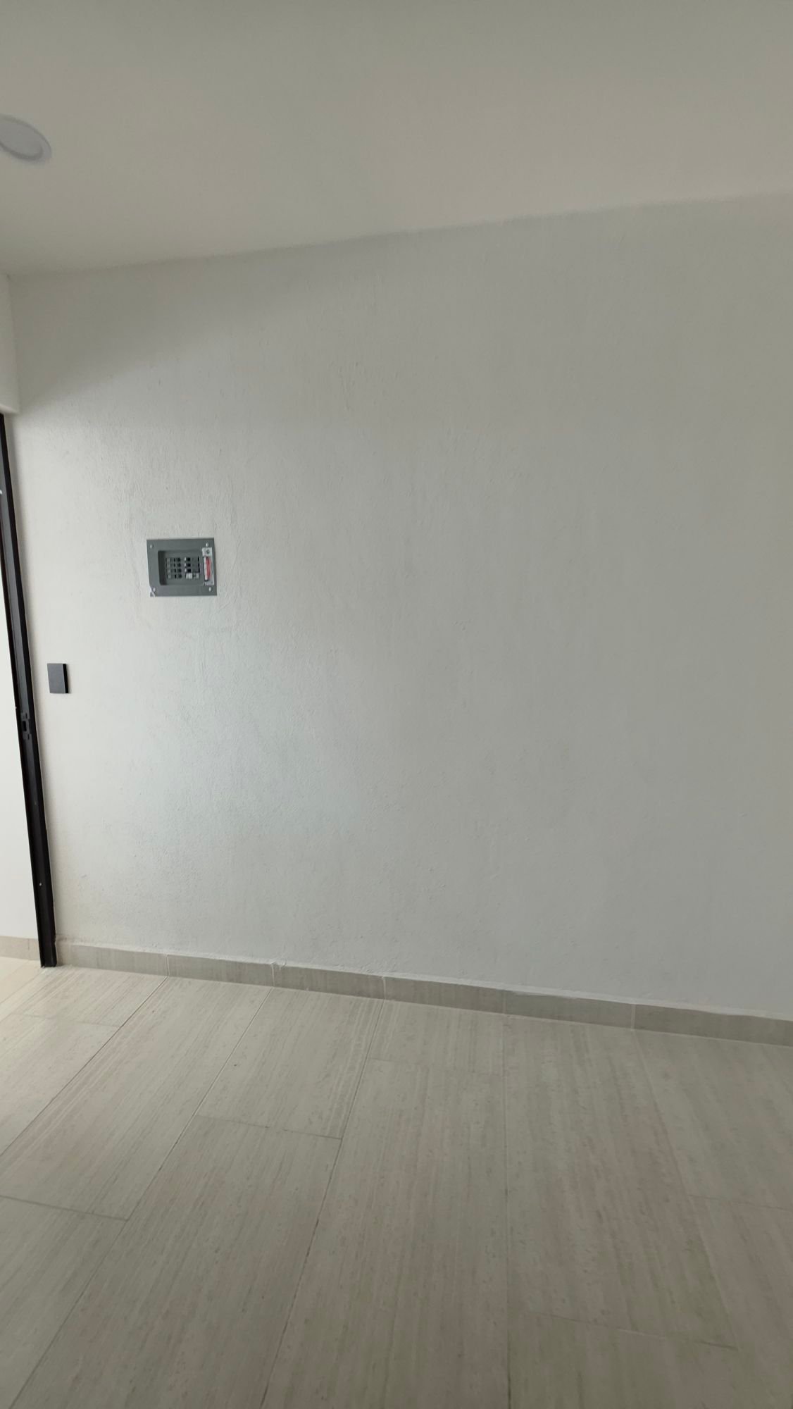 Panel de control e interfono en casa en venta Mayorca Residencial León