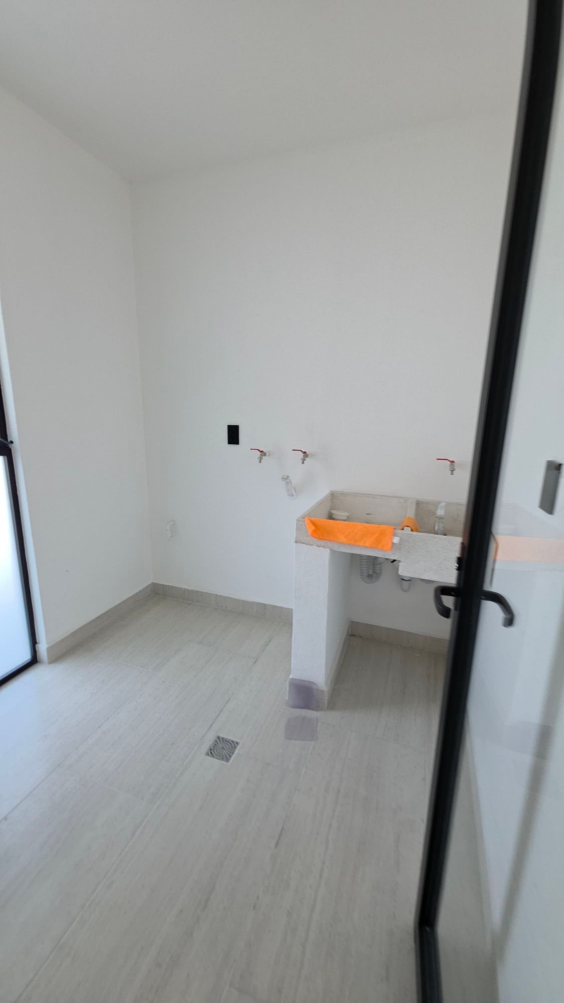 Área de lavado y conexiones en casa en venta Mayorca Residencial León