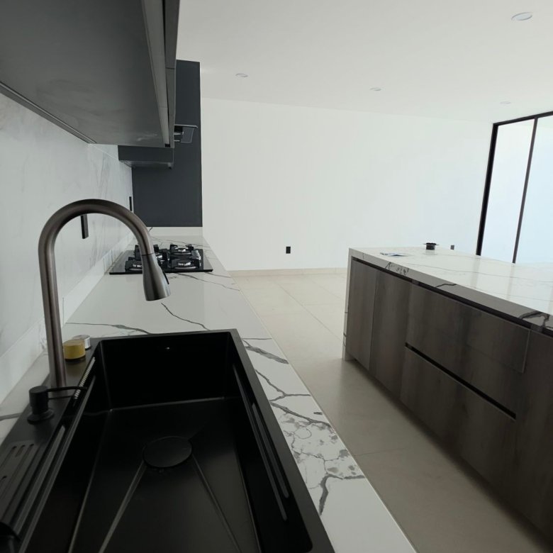 Tarja y barra desayunadora de la cocina en venta Mayorca Residencial León