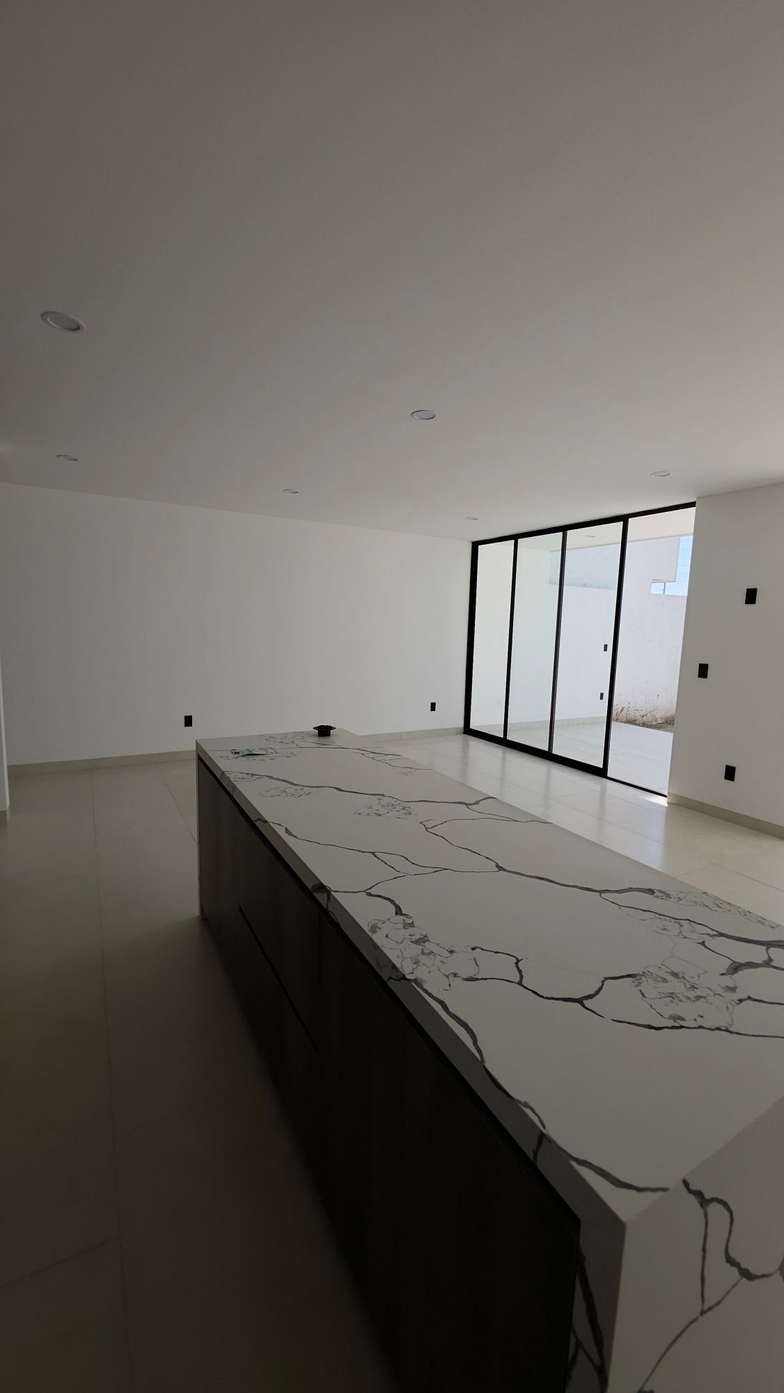 Isla y barra de cocina integral en casa en venta Mayorca Residencial León