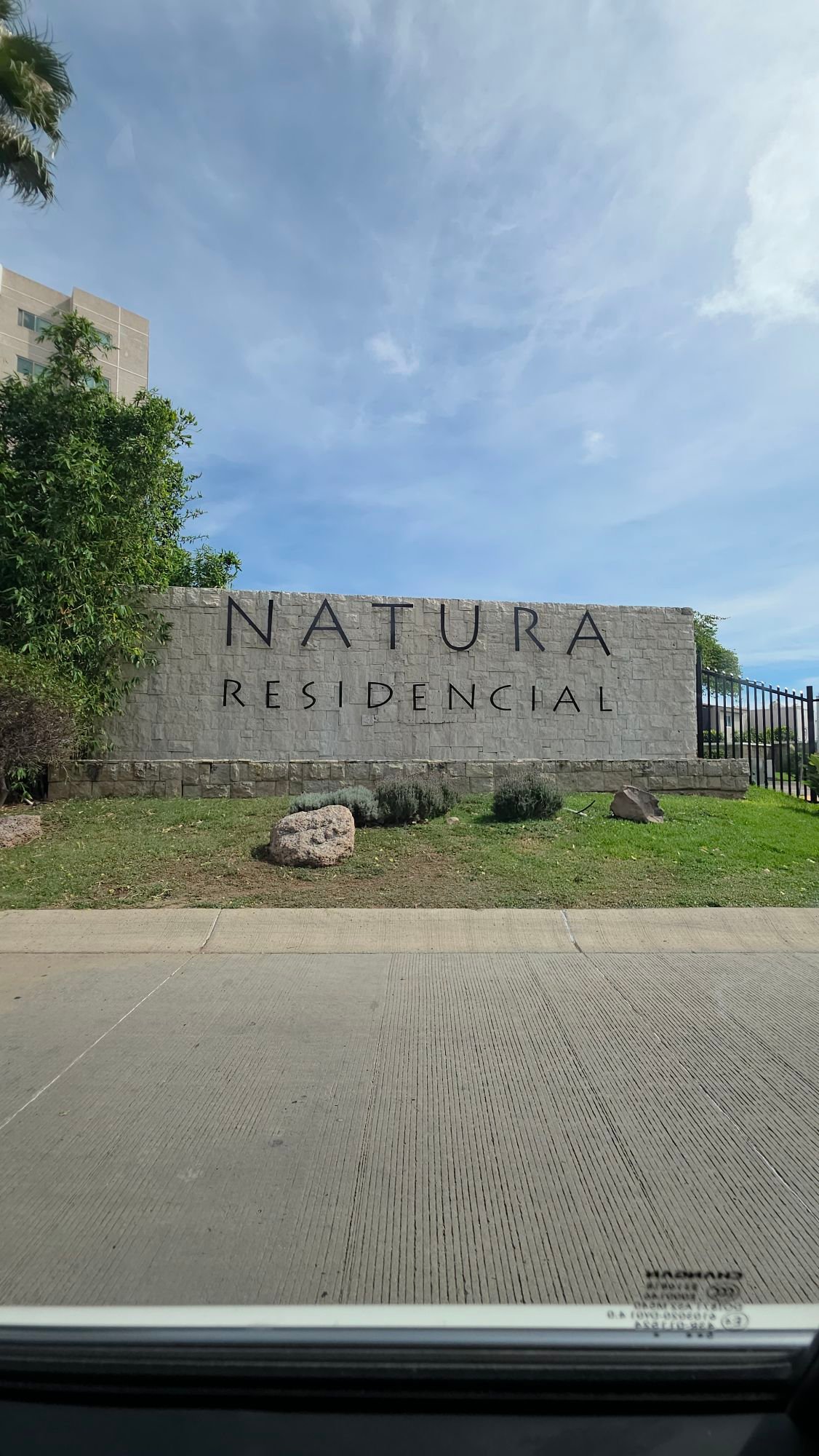 Aquí tienes una opción breve y directa: **"Inmobiliaria León Guanajuato: Casas y propiedades en venta."**