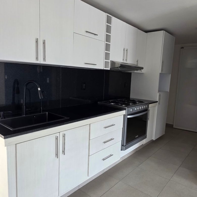 Aquí tienes una opción breve y directa: "Inmueble en venta León, Guanajuato | Bienes raíces locales."