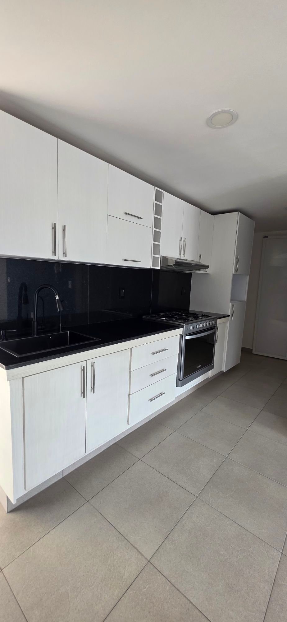 Aquí tienes una opción breve y directa: "Inmueble en venta León, Guanajuato | Bienes raíces locales."