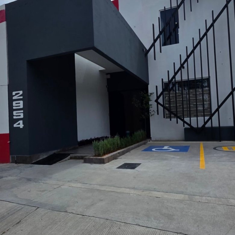 Aquí tienes una opción breve y directa: **"Propiedad en venta en León, Guanajuato | Inmobiliaria local."**