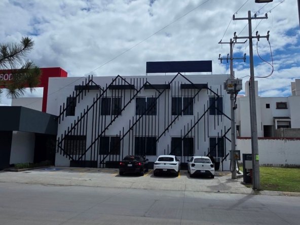 aquí tienes algunas opciones breves y directas: * **propiedad en venta león, guanajuato. inmobiliaria local.** * **casa en venta león gto. bienes raíces local.** * **inmueble en venta león, guanajuato. tu inmobiliaria.**