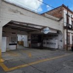fachada principal y acceso vehicular a pie de calle en terreno comercial en renta centro lagos de moreno jalisco